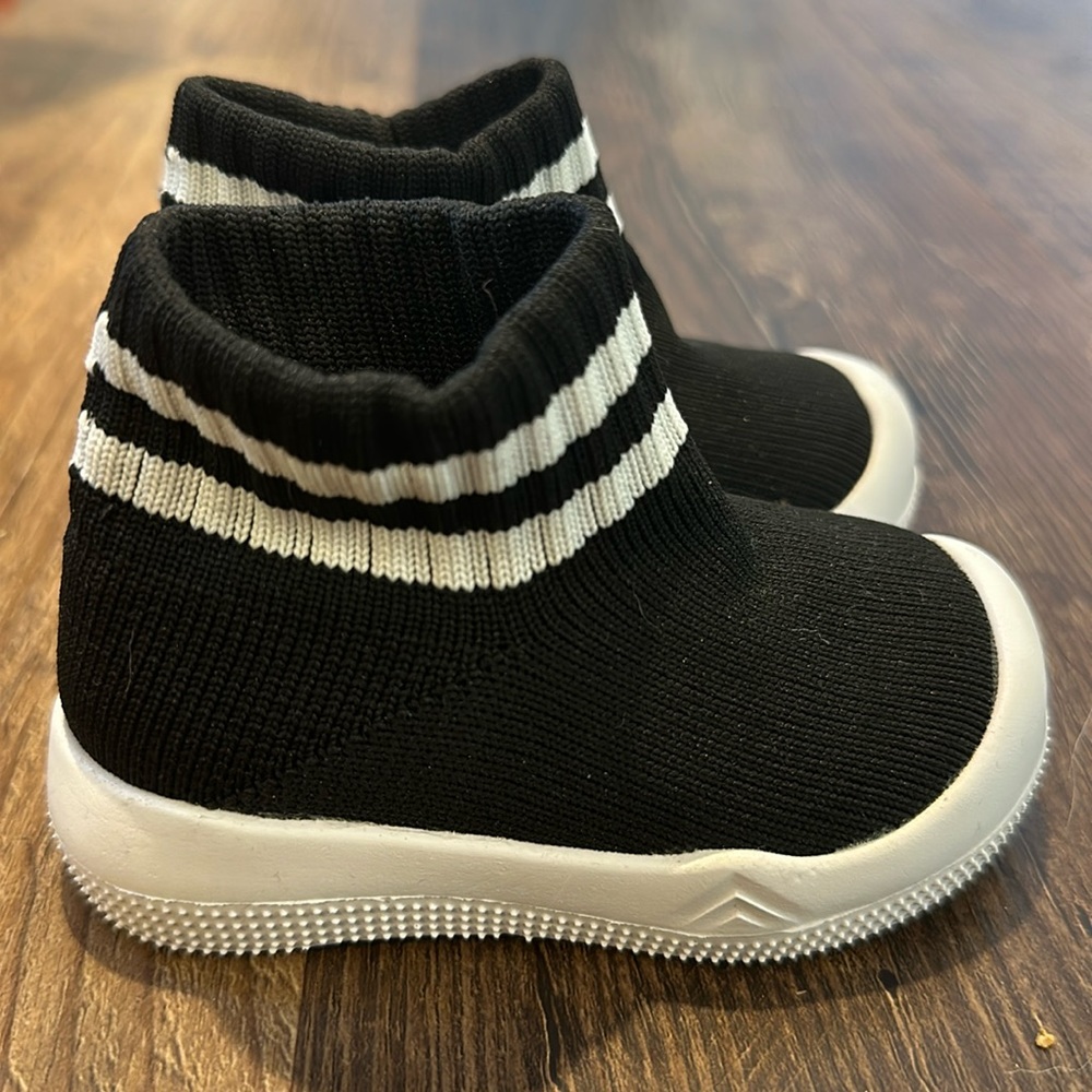 High top infant shoes easy on size 3.5 Never worn